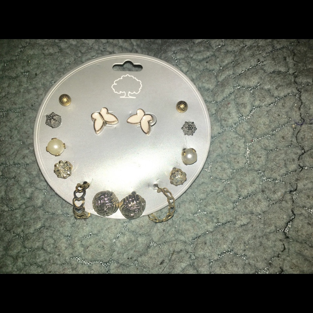 🌺3 for $15🌺 Set of 7 Pairs of Earrings